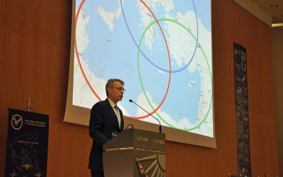 «Μήνυμα» Πάιατ προς Τουρκία από τη Σχολή Ικάρων: «Σεβόμαστε τις ΕΔ – Είναι ικανές να αντιμετωπίσουν όλες τις προκλήσεις» – Ο «χρησμός» για τις τουρκικές εκλογές